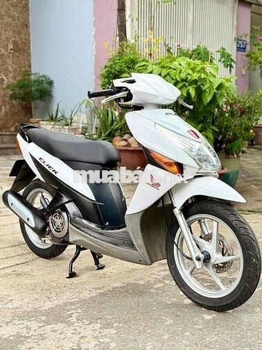 Honda Click trắng, tay ga, chất liệu nhựa