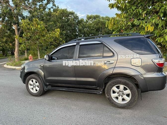 Toyota Fortuner 2009 2.5G - 200000 km