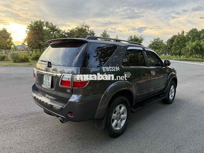 Toyota Fortuner 2009 2.5G - 200000 km