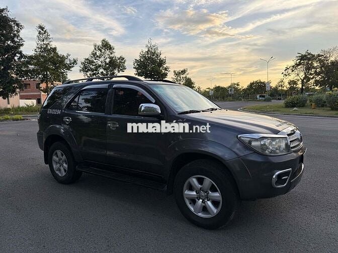 Toyota Fortuner 2009 2.5G - 200000 km