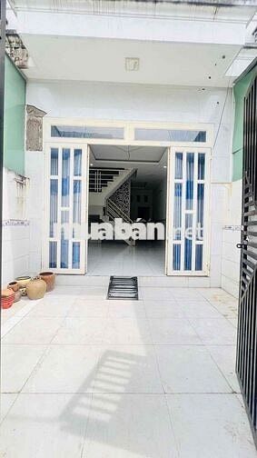 Nhà Gần Chợ Đường DT 120m2 1Trệt 1Lầu 3Pn 3Wc Sân Đậu Xe Máy Hẻm Cụt