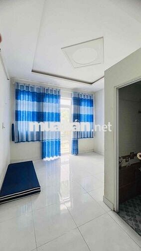 Nhà Gần Chợ Đường DT 120m2 1Trệt 1Lầu 3Pn 3Wc Sân Đậu Xe Máy Hẻm Cụt