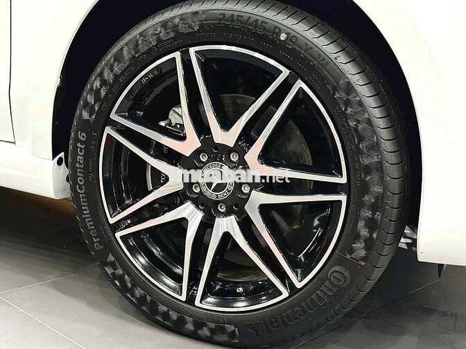 Mercedes-Benz V250 AMG 2025 – Trả trước 793 triệu
