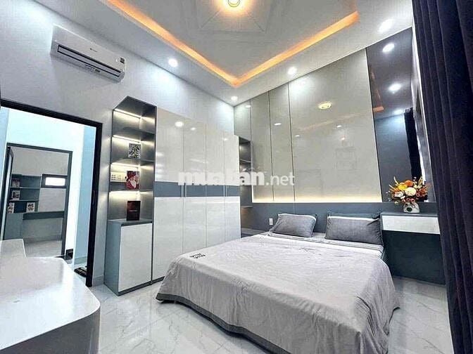 BÁN NHÀ 1 TRỆT 1 LẦU ĐẸP KENG - GẦN SIÊU THII EMART 1
