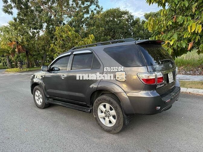 Toyota Fortuner 2009 2.5G - 200000 km