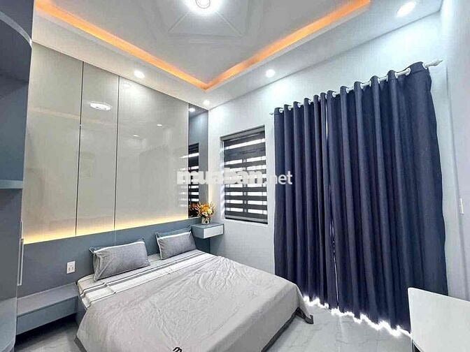 BÁN NHÀ 1 TRỆT 1 LẦU ĐẸP KENG - GẦN SIÊU THII EMART 1
