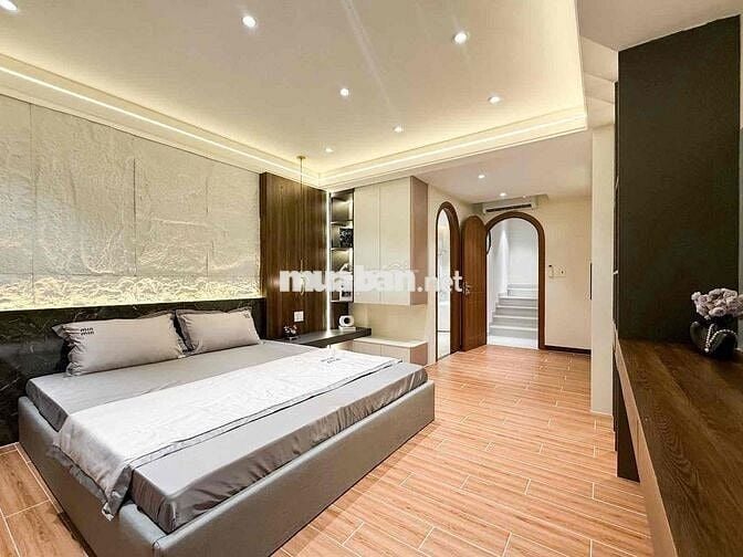 Cô Tám Cần Tiền Cho Con Đi Du Học Thụy Sĩ Bán Nhà Võ Thị Sáu, Quận 1.
