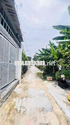 Nhà Gần Chợ Đường DT 120m2 1Trệt 1Lầu 3Pn 3Wc Sân Đậu Xe Máy Hẻm Cụt