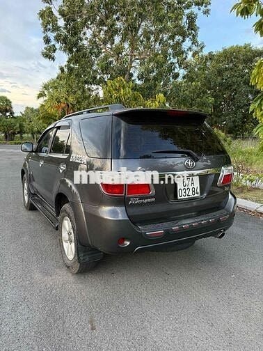 Toyota Fortuner 2009 2.5G - 200000 km
