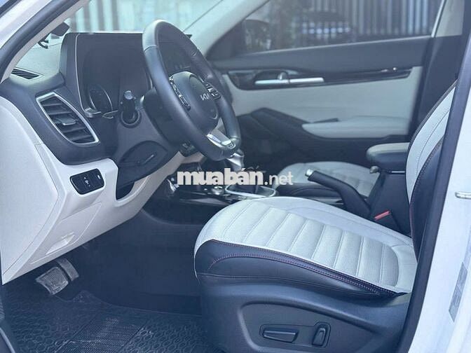 Kia Seltos 2022 Premium 1.6 AT - 17000 km