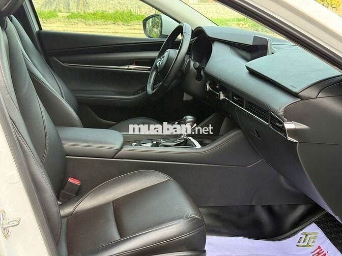 Mazda 3 2023 1.5L Luxury - 23000 km