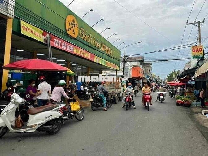 Cần bán gấp miếng đất thổ cư 200m2 mặt tiền đường nhựa 18m