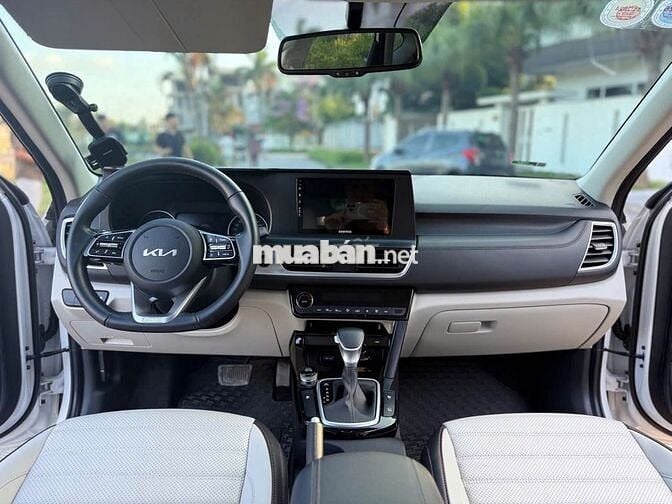Kia Seltos 2022 Premium 1.6 AT - 17000 km