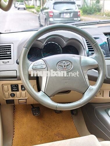 Toyota Fortuner 2.5G MT số sàn sản xuất 2013