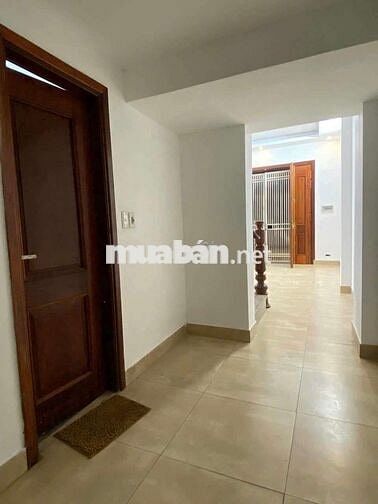 CHO THUÊ NHÀ LONG BIÊN GẦN HỒ THẠCH BÀN, KHU CN - Đường rộng, vỉa hè