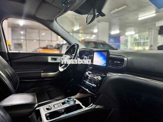 Ford Explorer Limited 2022 siêu lướt