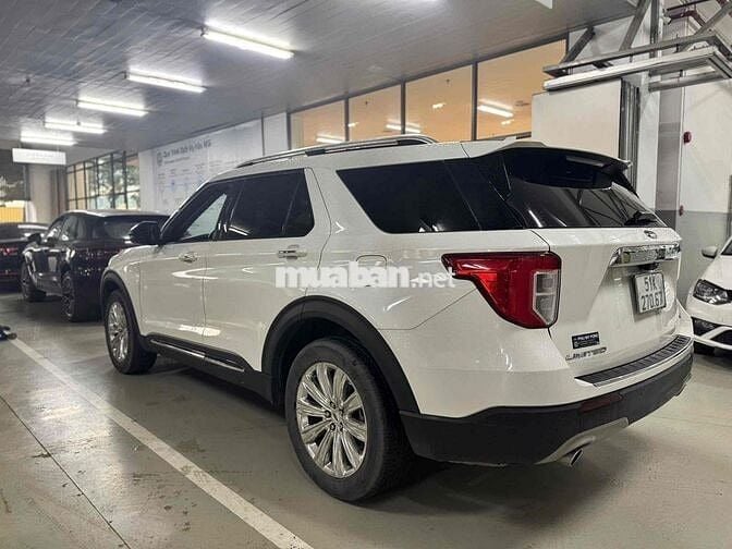 Ford Explorer Limited 2022 siêu lướt