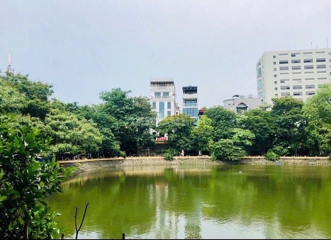 Cho thuê tầng 4 nhà ngõ 80 Chùa Láng, DT 120m2, thang máy, view hồ