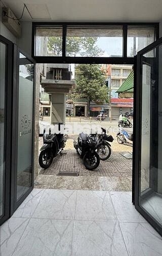 Cho Thuê nhà nguyên căn 6 tầng có T.Máy, ML mặt tiền đường 3/2 Quận 11