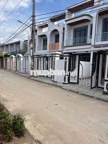Trả 1 tỷ 2 nhận nhà giáp chợ Bình Chánh dọn vào ở ngay