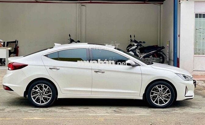 Elantra 1.6AT 2022 – Xe Đẹp Như Mới – 26.000km