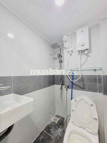 Nhà 3 Tầng - 1/ CMT8 - Ngay vòng xoay dân chủ - Giá 1 tỷ 85