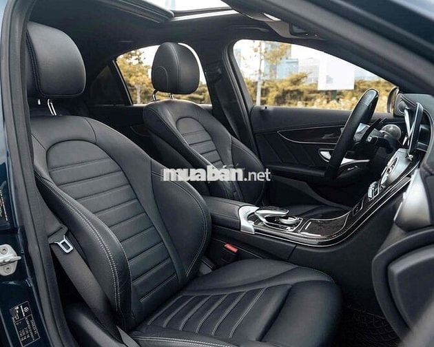 Mercedes C300 AMG 2019 nhiều option lên thêm