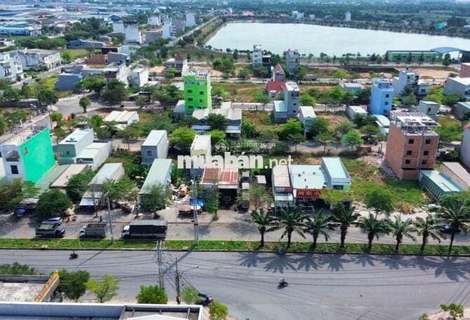 Bán đất sổ đỏ, full thổ cư, 130m2 gần Bình Chánh, sang tên liền