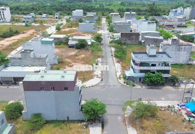 Bán đất sổ đỏ, full thổ cư, 130m2 gần Bình Chánh, sang tên liền