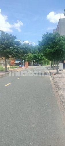 Cần bán nhà 1 trệt 2 lầu, đúc 3 tấm thật, giá rẻ
