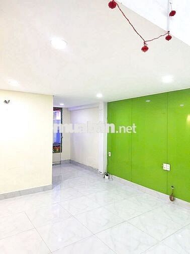 🔥 Nhà đẹp, 4x10 - 3 tầng đường Cách Mạng Tháng 8, giá 13tr TL