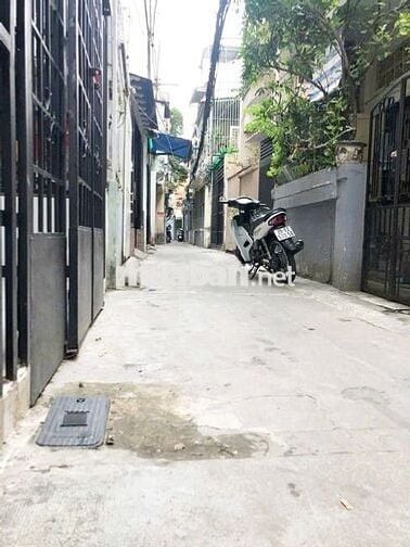 🔥 Nhà đẹp, 4x10 - 3 tầng đường Cách Mạng Tháng 8, giá 13tr TL