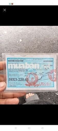 Xe đang cầm ở tiệm cần bán gấp