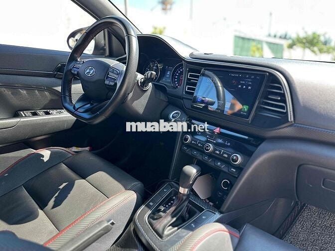 Hyundai Elantra 1.6 AT Sport form 2020 cực đẹp