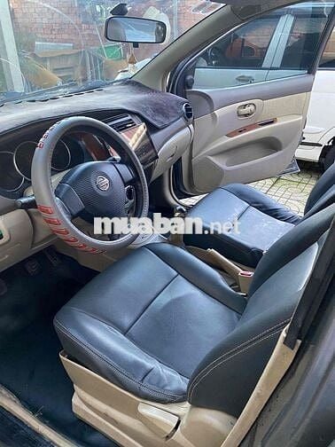 Nissan Livina 2011 số sàn.