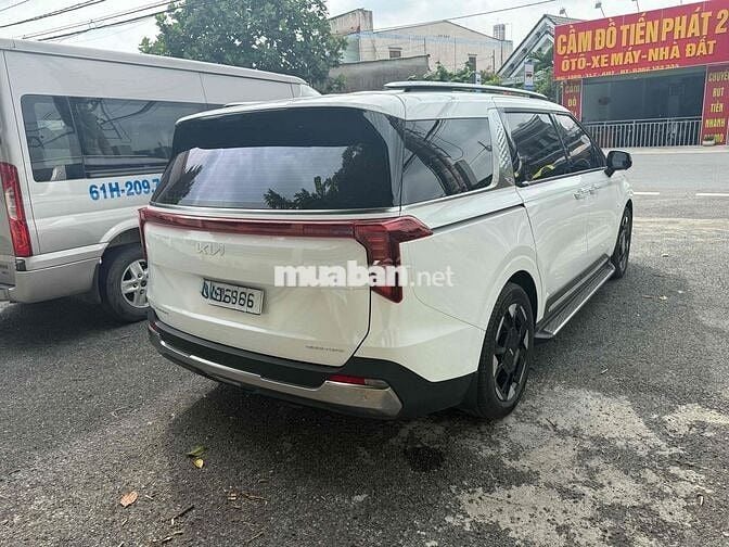 Kia Carnival 2025 Signature 2.2D - 6666 km