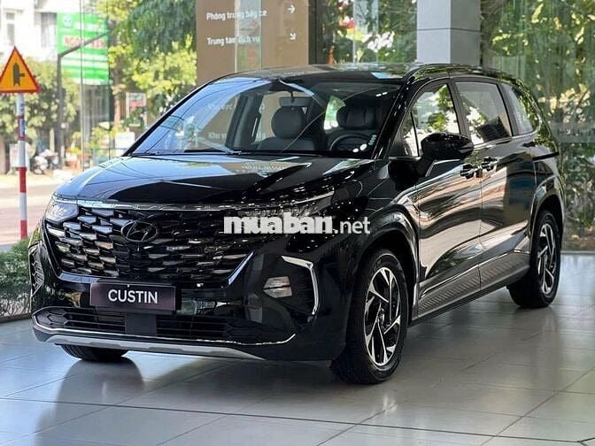 Xả kho Hyundai Custin giá cực tốt