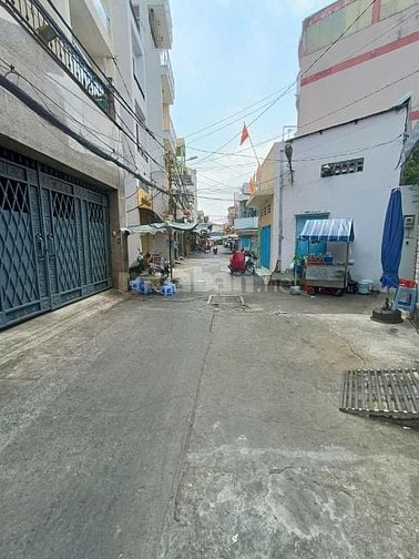 Bán nhà đối diện chợ Lê Văn Sỹ 