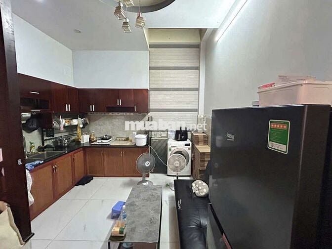 Cho thuê nhà đẹp rẻ ngay chợ HT 13 q12 2lầu 4Pn 3wc giá 8tr hẻm xe tải