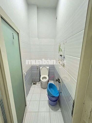 Cho thuê nhà đẹp rẻ ngay chợ HT 13 q12 2lầu 4Pn 3wc giá 8tr hẻm xe tải
