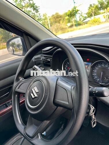 Suzuki Ertiga 2023 xăng điện