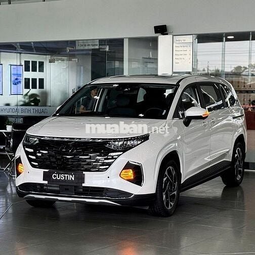 Xả kho Hyundai Custin giá cực tốt