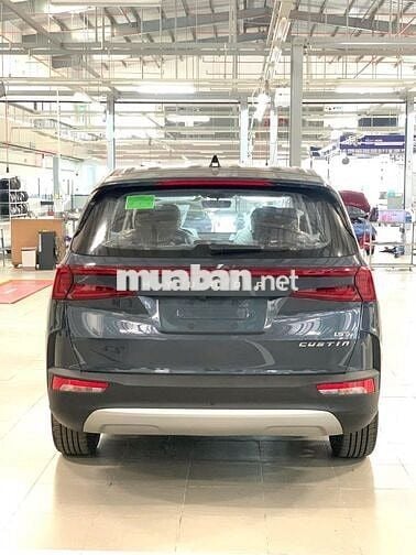 Xả kho Hyundai Custin giá cực tốt