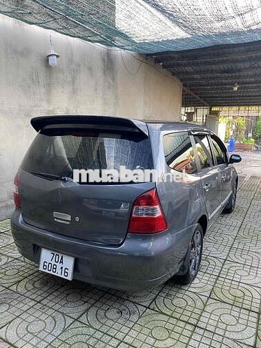 Nissan Livina 2011 số sàn.