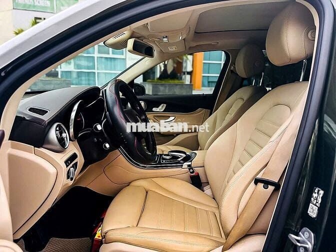 Mercedes Benz GLC300 4MATIC AMG model 2019