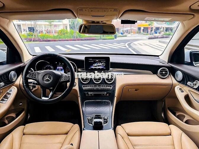 Mercedes Benz GLC300 4MATIC AMG model 2019