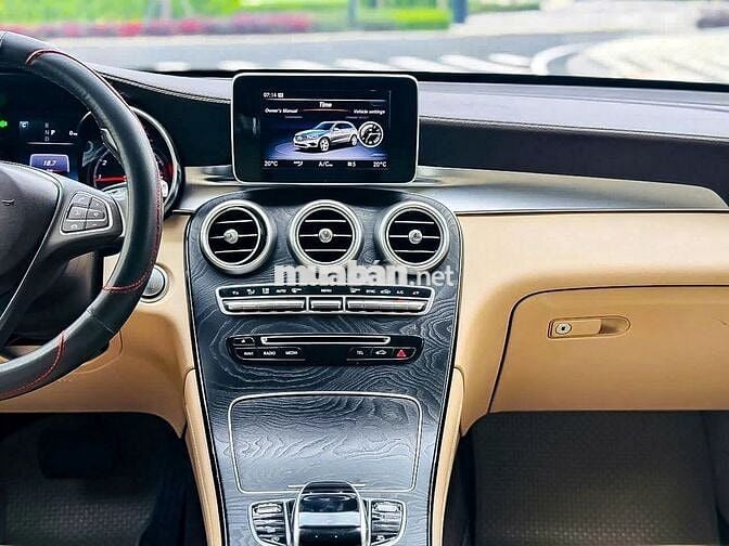 Mercedes Benz GLC300 4MATIC AMG model 2019