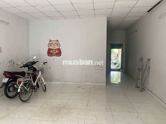 Cho thuê nhà nguyên căn có sân vườn phía sau nhà