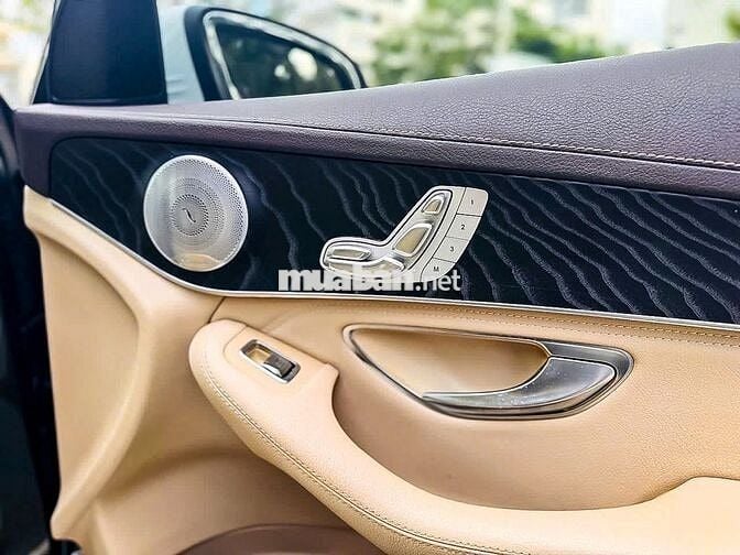 Mercedes Benz GLC300 4MATIC AMG model 2019