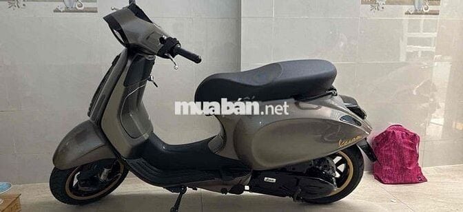 chính chủ bán xe vespa mới chưa lăn bánh